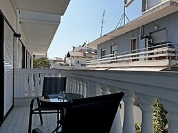 Eantos Studios and Suites