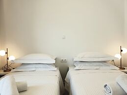 Eantos Studios and Suites