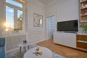 Salve Luxury Apartment by Litto