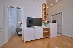 Salve Luxury Apartment by Litto
