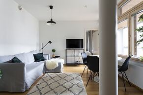 2ndhomes Deluxe Apt w Sauna & Balcony