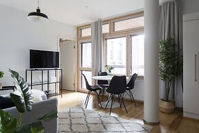 2ndhomes Deluxe Apt w Sauna & Balcony