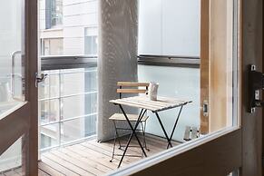 2ndhomes Deluxe Apt w Sauna & Balcony