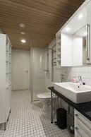 2ndhomes Deluxe Apt w Sauna & Balcony