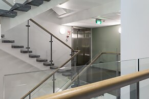 2ndhomes Deluxe Apt w Sauna & Balcony