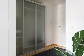 2ndhomes Deluxe Apt w Sauna & Balcony