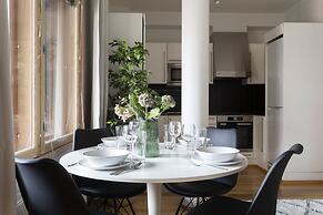 2ndhomes Deluxe Apt w Sauna & Balcony