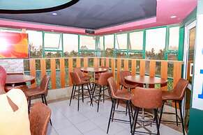 TRIPLINQ HOTEL & RESORT