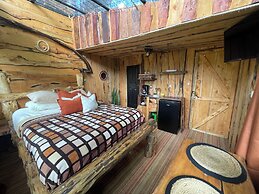 Poas Volcano Observatory Lodge & Glamping