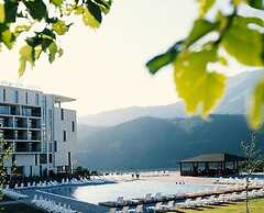 Lakeside Hotel