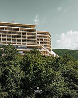 Lakeside Hotel