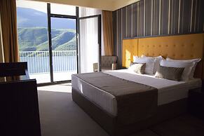Lakeside Hotel