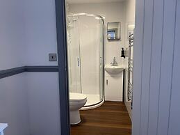LilyRose Hotel