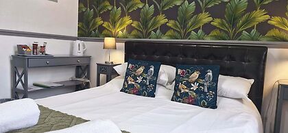 LilyRose Hotel