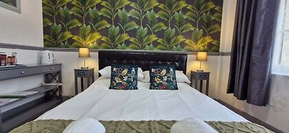 LilyRose Hotel
