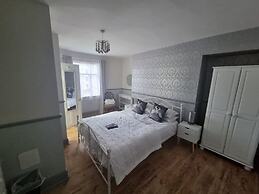 LilyRose Hotel
