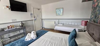 LilyRose Hotel