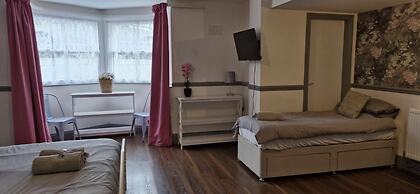LilyRose Hotel