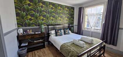 LilyRose Hotel