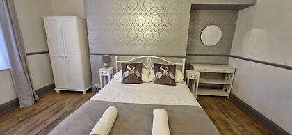 LilyRose Hotel