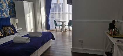 LilyRose Hotel
