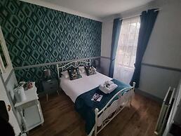 LilyRose Hotel