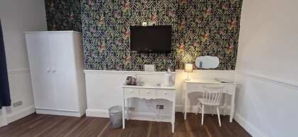 LilyRose Hotel