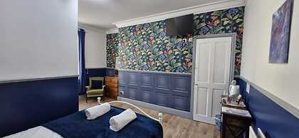 LilyRose Hotel