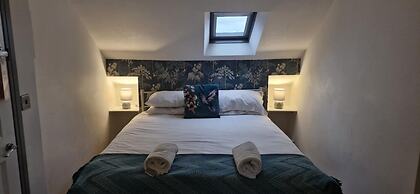 LilyRose Hotel