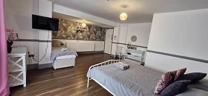 LilyRose Hotel