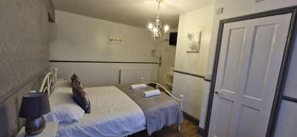 LilyRose Hotel