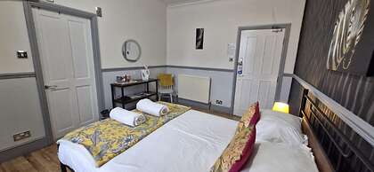 LilyRose Hotel