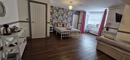 LilyRose Hotel