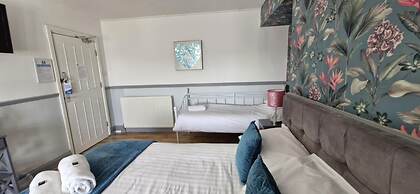 LilyRose Hotel