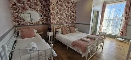 LilyRose Hotel