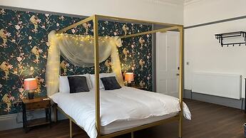 LilyRose Hotel