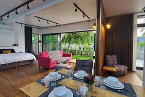 The Cedarwoods - Luxury Studio for 5!