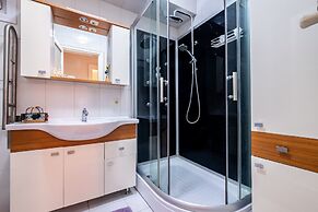 Chic Flat With Balcony Close to Caddebostan Shore