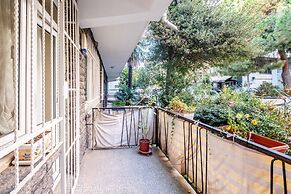 Chic Flat With Balcony Close to Caddebostan Shore