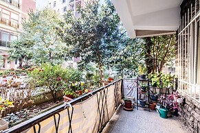Chic Flat With Balcony Close to Caddebostan Shore
