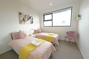 Preston Spacious 2-BRM Apt. Free-Parking