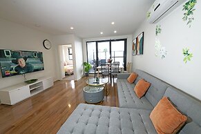 Preston Spacious 2-BRM Apt. Free-Parking