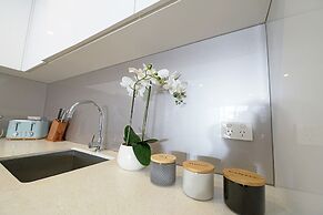 Preston Spacious 2-BRM Apt. Free-Parking