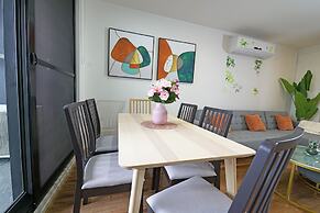 Preston Spacious 2-BRM Apt. Free-Parking