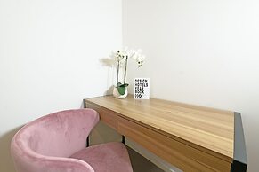 Preston Spacious 2-BRM Apt. Free-Parking