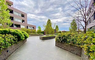 Preston Spacious 2-BRM Apt. Free-Parking