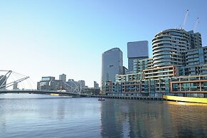 2-BRM Apartment Yarra River View Skyline