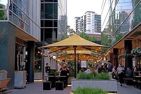 2-BRM Apartment Yarra River View Skyline