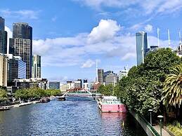 2-BRM Apartment Yarra River View Skyline