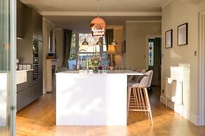 Luxurious Tranquil Four Bedroom Retreat in Buxton